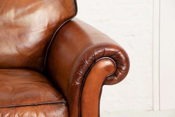 Sofa da thật luôn được giới thượng lưu ưa chuộng bởi sự đẳng cấp
