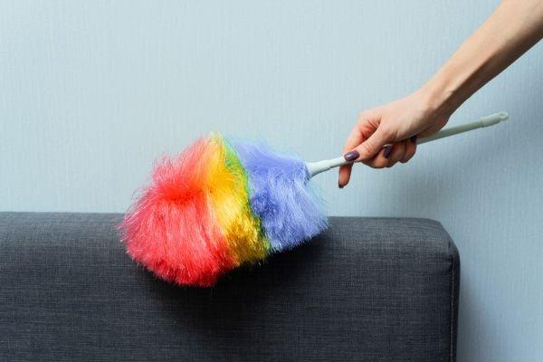 Lau chùi bụi bẩn thường xuyên