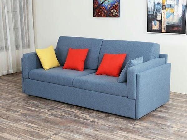 Lựa chọn sofa có thiết kế hài hòa với tổng thể phòng ngủ để tạo cảm giác thoải mái