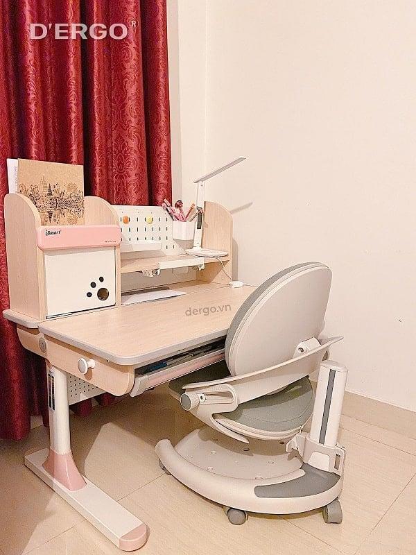 Mẫu bàn học sinh bằng gỗ đẹp dành cho bé trai