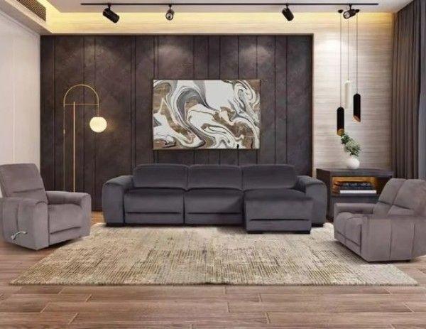 Căn hộ cao cấp nên chọn sofa lớn để tạo sự cân đối, tránh trống trải