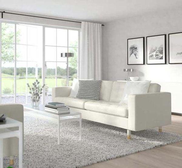 Mẫu sofa trắng kết hợp với không gian trắng xám