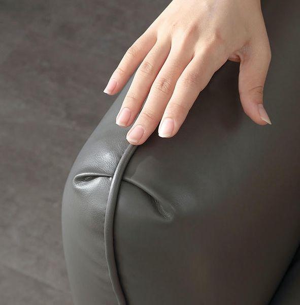 Chú ý đến các đường chỉ nổi đều đặn, thẳng hàng, không có chỉ thừa hay bị bung