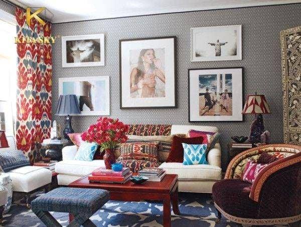 Mẫu sofa trắng kết hợp với họa tiết nhiều màu