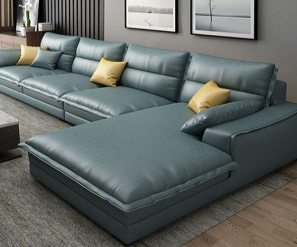 Sofa da sang trọng trong phòng khách hiện đại