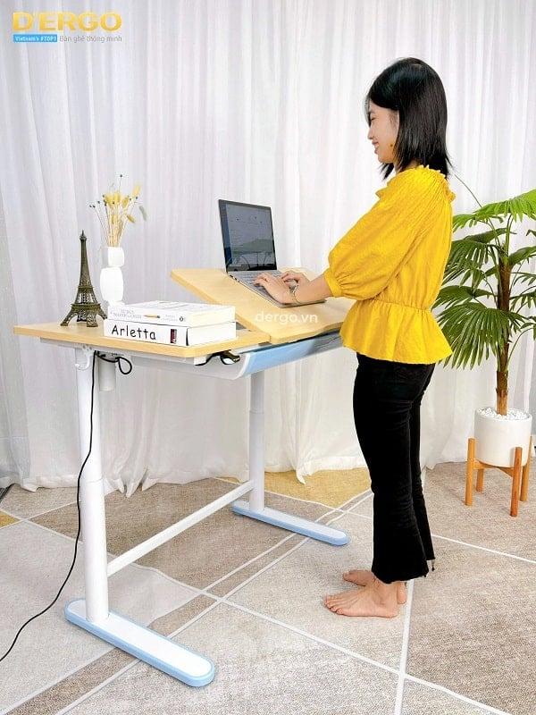 Mẫu bàn học sinh bằng gỗ đẹp có thể đứng