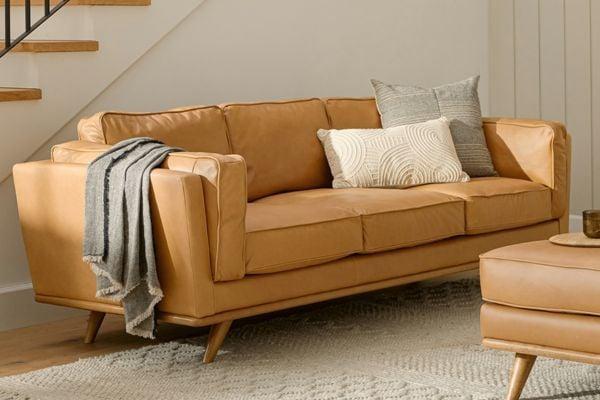 Di chuyển sofa 3 chỗ có thể gặp khó khăn