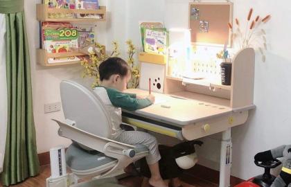 Lợi ích khi chọn bàn ghế chống gù chống cận đúng chuẩn, lời khuyên từ các chuyên gia