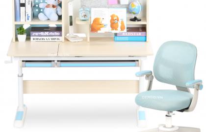 Dergo nổi tiếng với bàn học chống gù