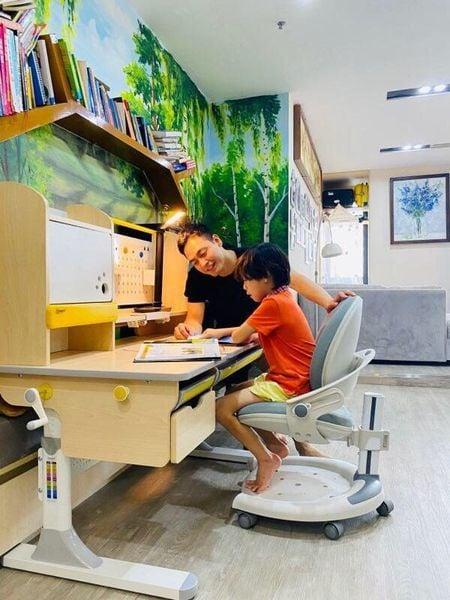 cảnh báo lựa chọn bàn học có chất liệu không an toàn
