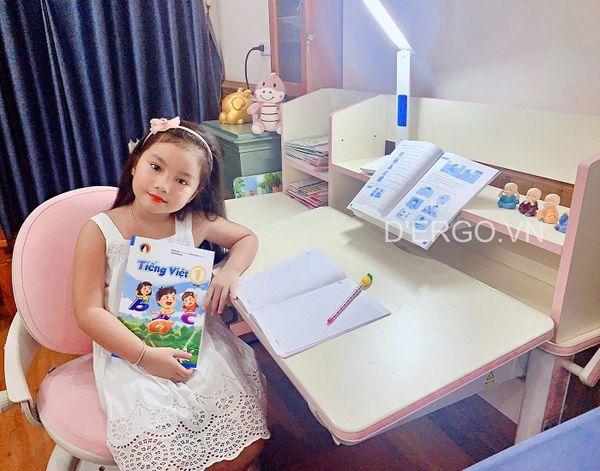 trang trí góc học tập với bàn học thông minh