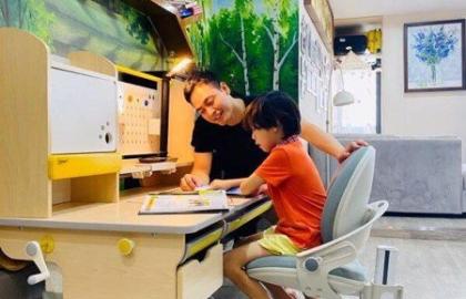 Bàn học sinh thông minh cho bé bảo vệ sức khỏe toàn diện