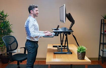 Bàn điều chỉnh độ cao - Ưu điểm vượt trội cho sức khỏe văn phòng