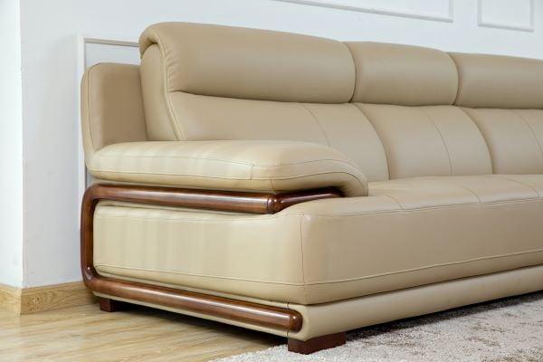 Xem kỹ mã sản phẩm trên sofa để chọn phương pháp vệ sinh phù hợp