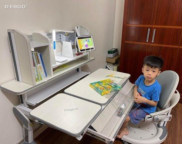 Khi lựa chọn các bàn học cho bé 3 tuổi cần chú ý đến chiều cao phù hợp với bé