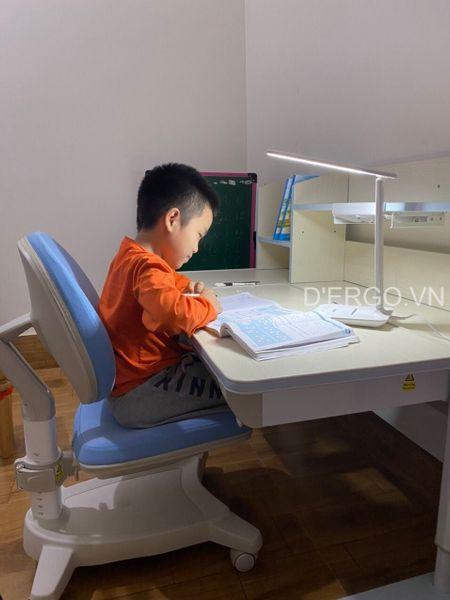 Ghế chống gù kết hợp bàn thông minh cho bé trai