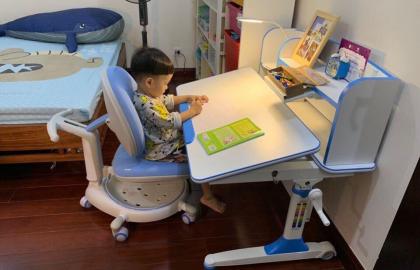 Bàn học cho bé khi mới 3 tuổi siêu đẹp, mới nhất