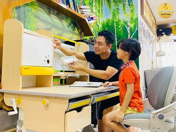 bàn học với màu sắc đa dạng