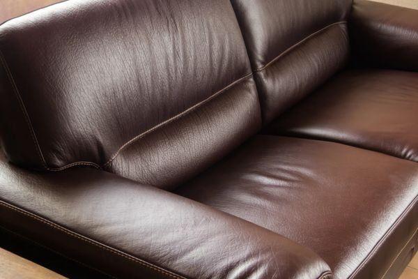 Lớp vỏ bọc cao cấp quyết định thẩm mỹ và độ bền của sofa