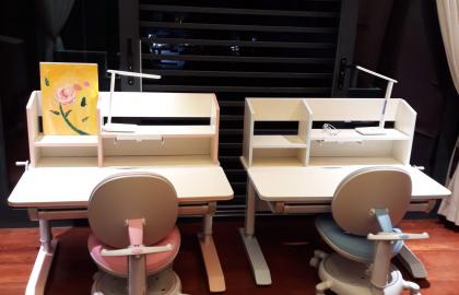 Điểm danh 6 mẫu bàn học liền giá sách cho bé nên mua