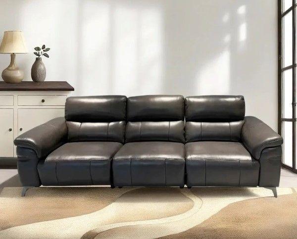 Sofa da mang lại vẻ sang trọng cho phòng khách hiện đại