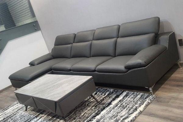 Ghế sofa da nhám màu xám phối với khung chân kim loại