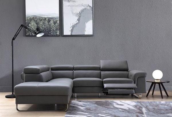 Sofa xám đậm bọc da cuốn hút và sang trọng