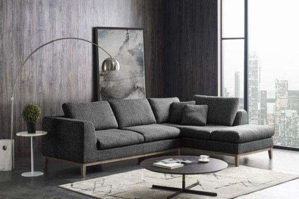 Sofa ghi xám bọc vải với chân gỗ hiện đại