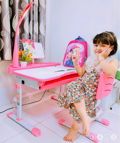 bàn học cho bé gái