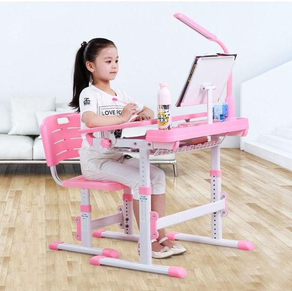 Tư thế ngồi học đúng cách cho bé nhất định mẹ phải biết