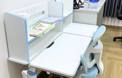 KH: Hoàng Ngọc Anh (Hải Phòng) - Bộ bàn học thông minh MerryKid X6